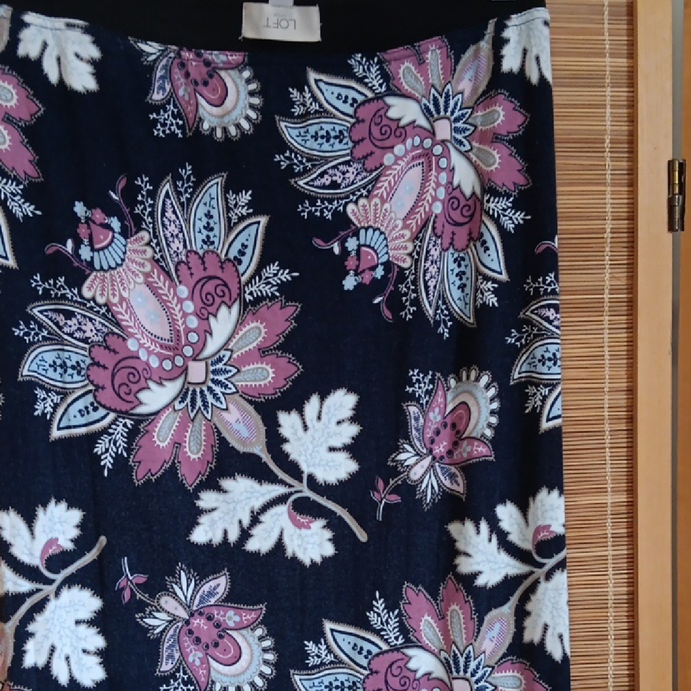LOFT Maxi Skirt with Pink and White Floral on Black - Picture 5 of 6